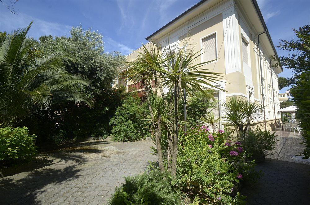 Hotel Gigliola กาไมโยเร ภายนอก รูปภาพ